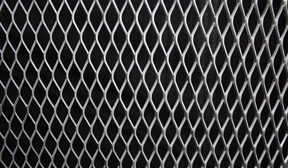 What are the characteristics of building expanded metal mesh